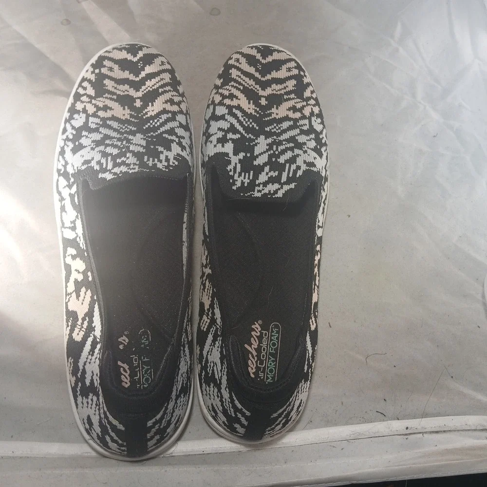 Skechers Slip On‎ Sneakers 9 Black White Animal Print Memory Foam Casual 158302